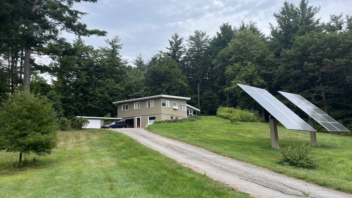 Williamstown House | Mid Century Modern home with distant views of Mount Greylock Summit.