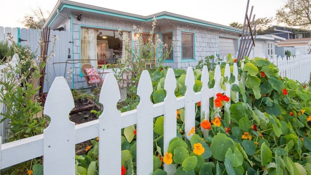 Pierpont Bay Cottage | Mid-century Modest Cottage at Pierpont Beach