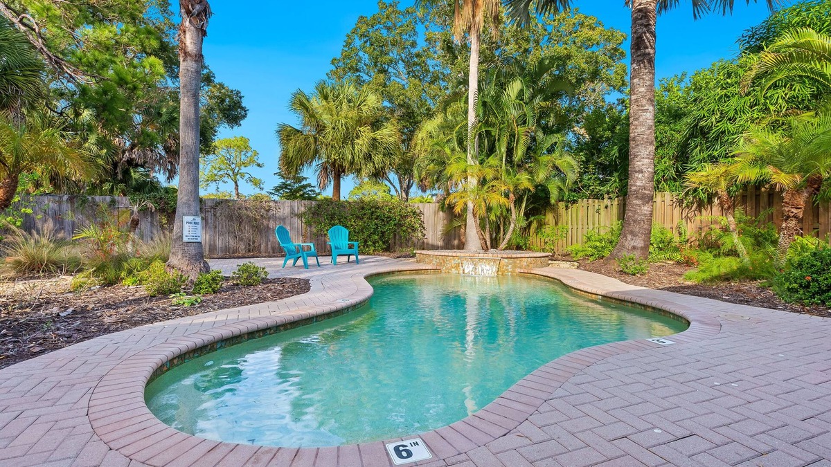 Arlington Park House | Mid-Century Oasis with Pool in Arlington Park