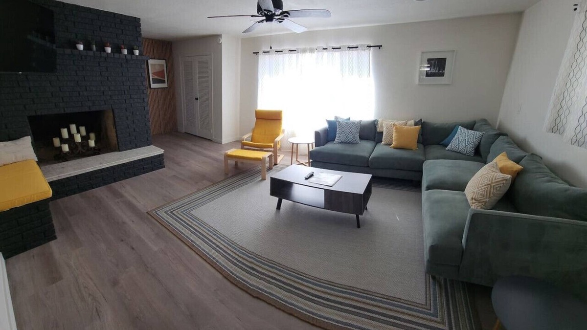 Paradise House | Mid-century rural ranch house minutes to the strip