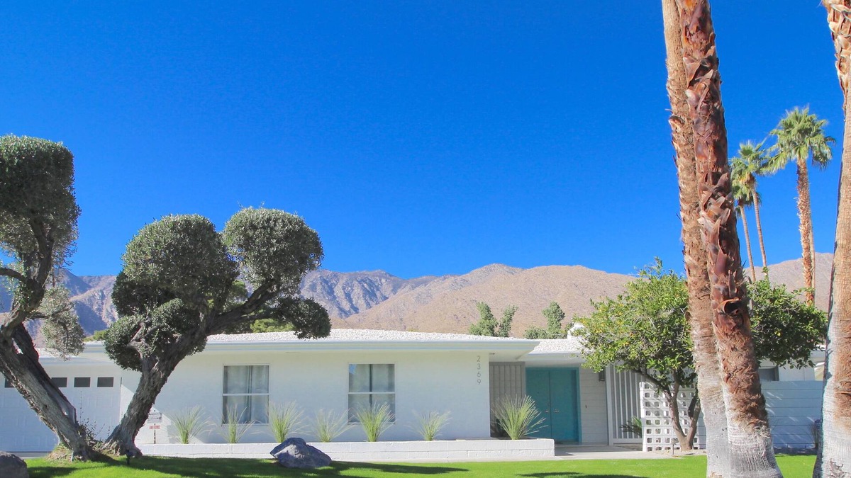 Indian Canyon House | Mid-Century Style With Spectacular Mountain Views