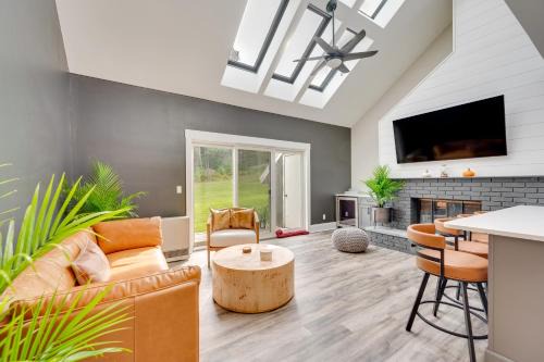 Plymouth Apartment | Mid-Century Tenney Mountain Condo Near Hiking