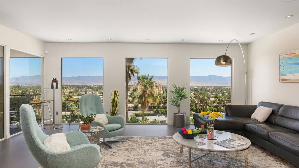 Araby Condo | Mid-Century View Condo in Historic Rimcrest
