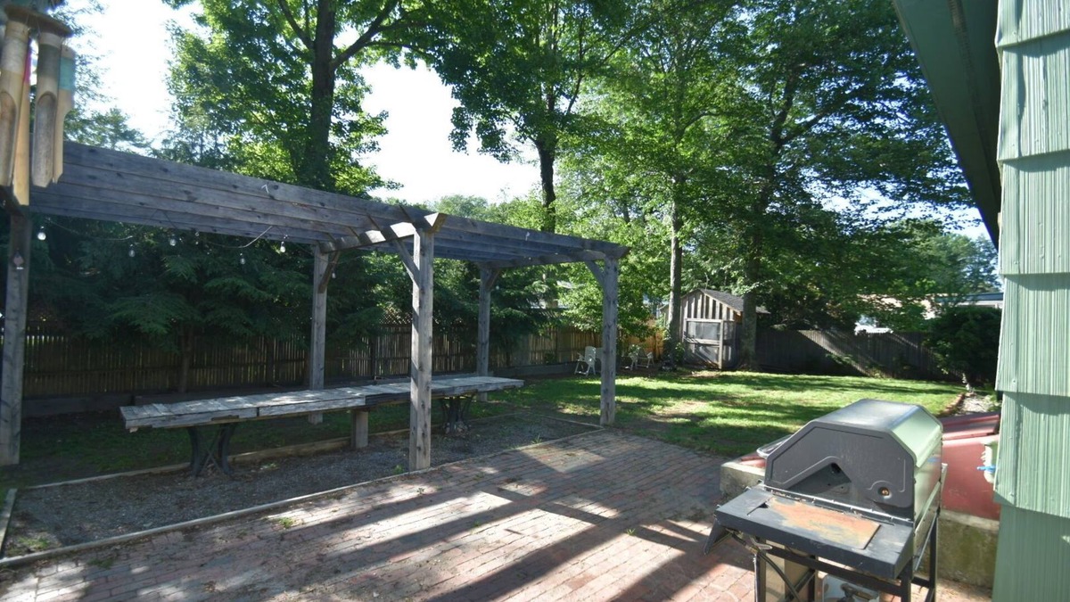 Topsham House | Mid-Coast 3BR Private Home with All Fenced in Backyard