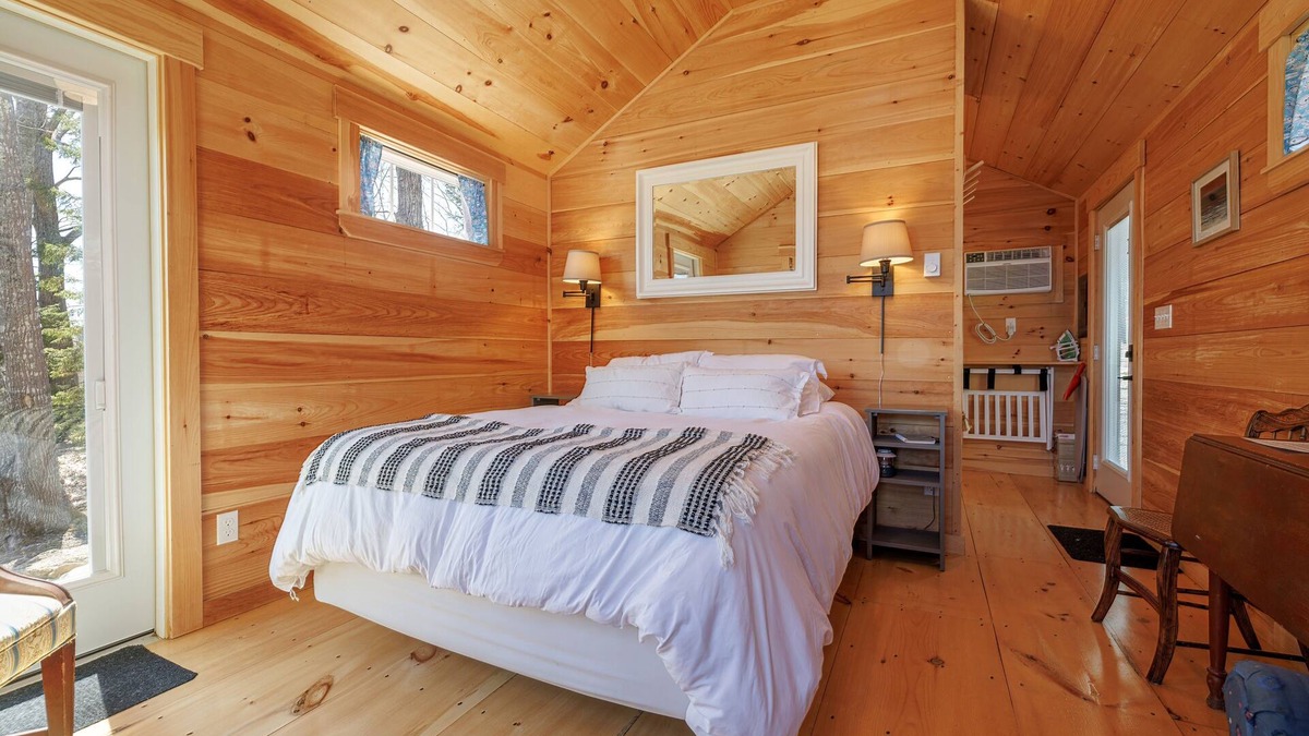 Sandy Point Cabin | Mid-Coast Maine: Cozy Cabin Retreat close to the beach w/Sauna -Cabin #1 Balsam