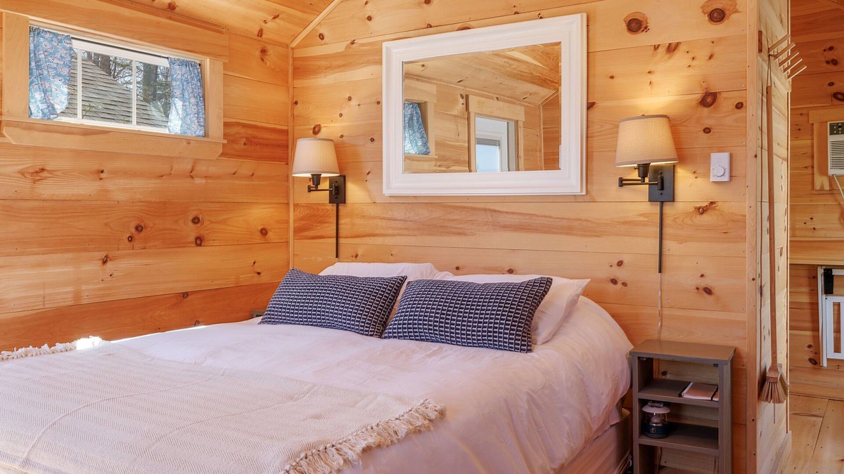Sandy Point Cabin | Mid-Coast Maine cabin less than an hour from Acadia NP! New Sauna! Cabin #3 Pine