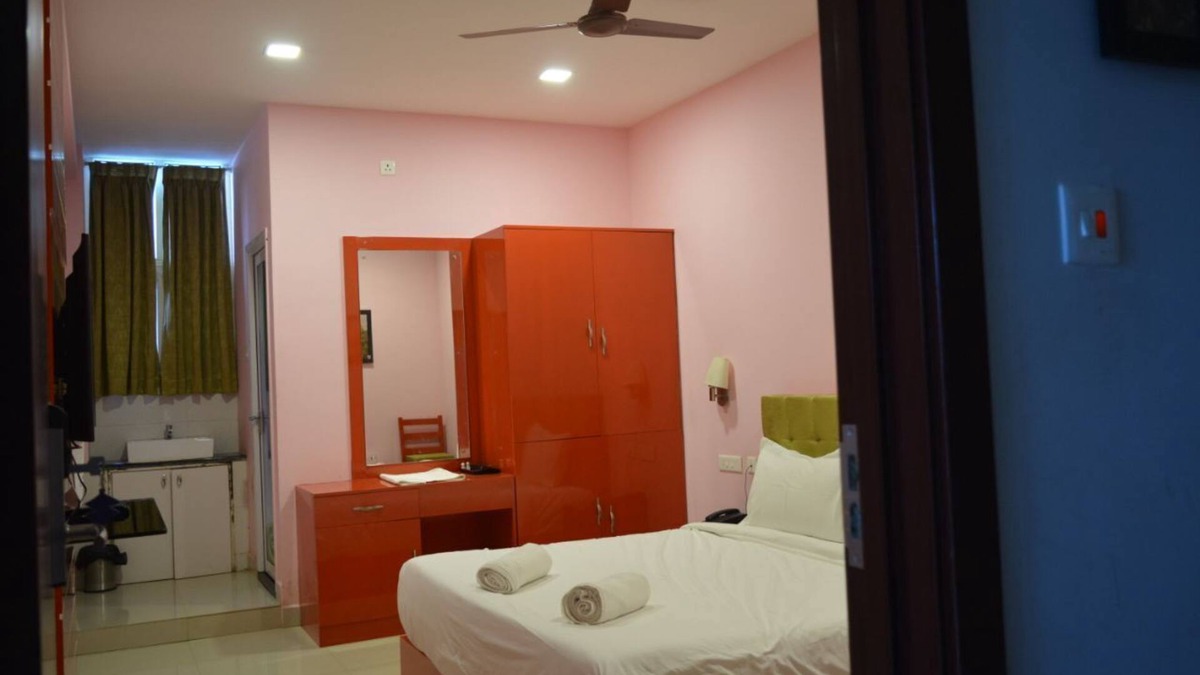Valparai Hotel | Mid Elevation Hill Station Stay