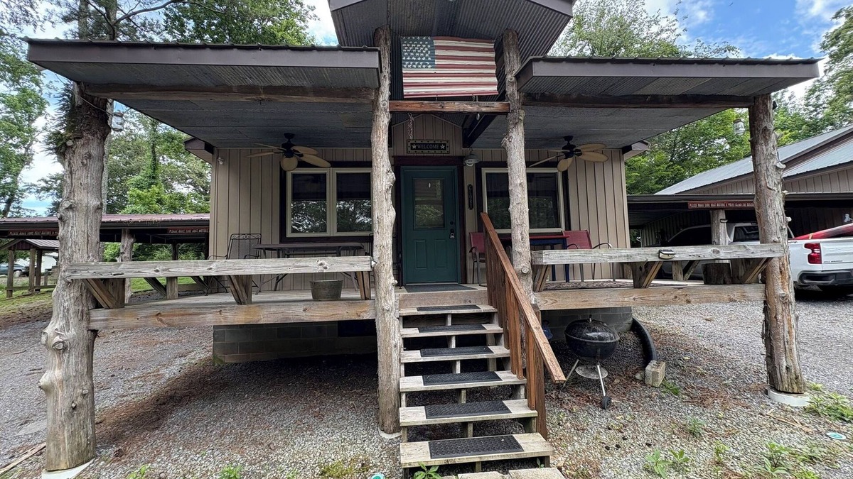 Groveoak Cabin | MID LAKE HIDEAWAY, FISHING FAMILY OUTDOOR FUN