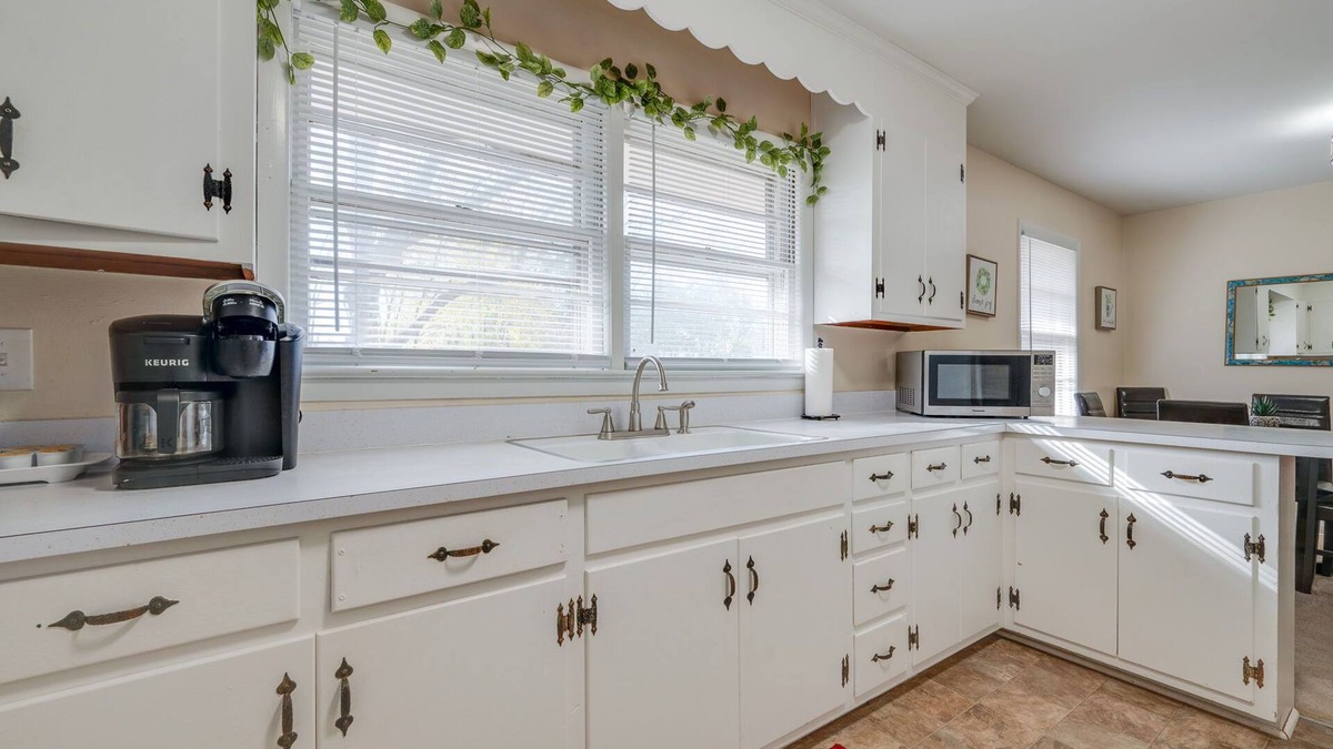 North Newport News House | Mid Peninsula - Easy access to everywhere you want to be!