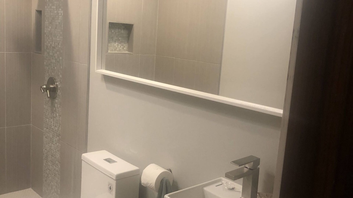 Lawrence Condo | Mid term rental for business professions, close to hospitals.