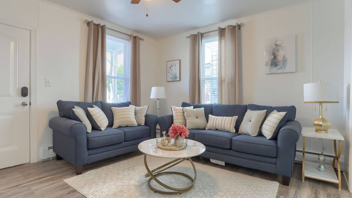 Hummelstown House | Mid term rental - Ideal Stay for professional travelers - Cozy Townhouse