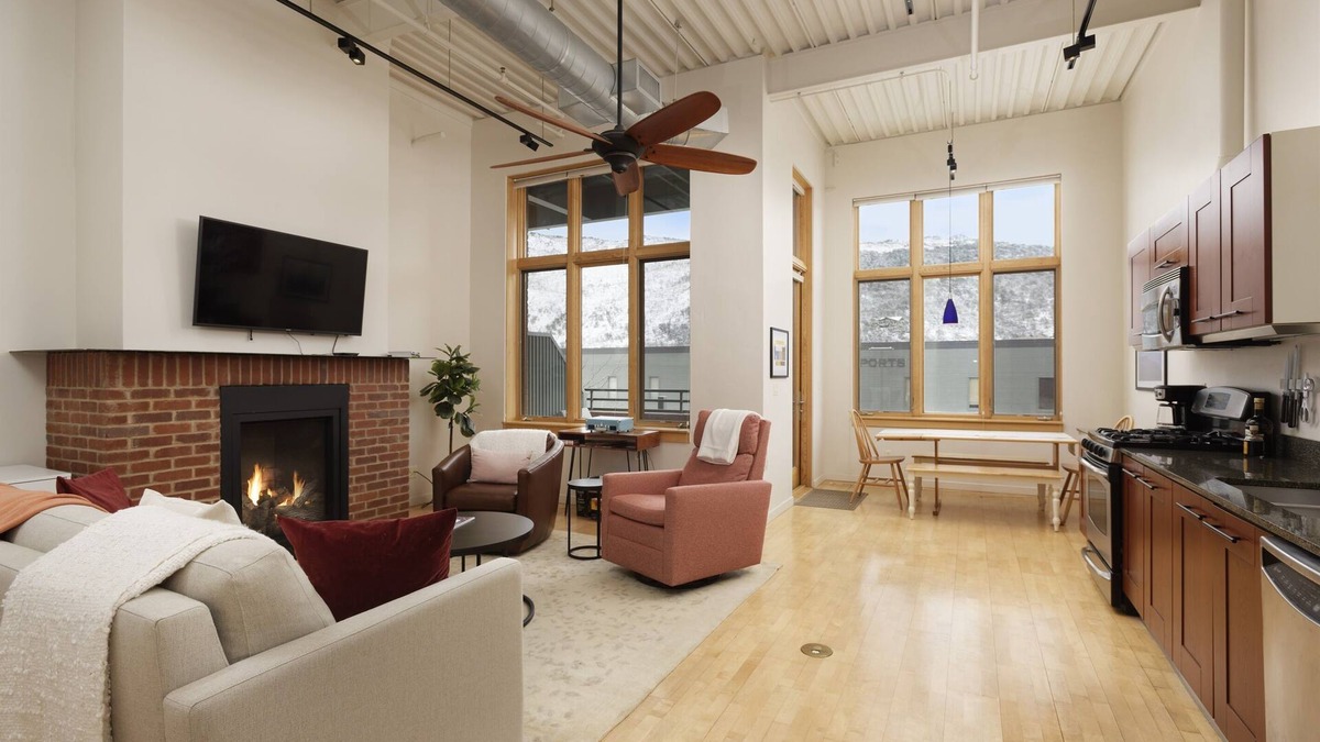 Basalt Condo | Mid-Valley Modern | Rooftop Deck, A/C, Gym