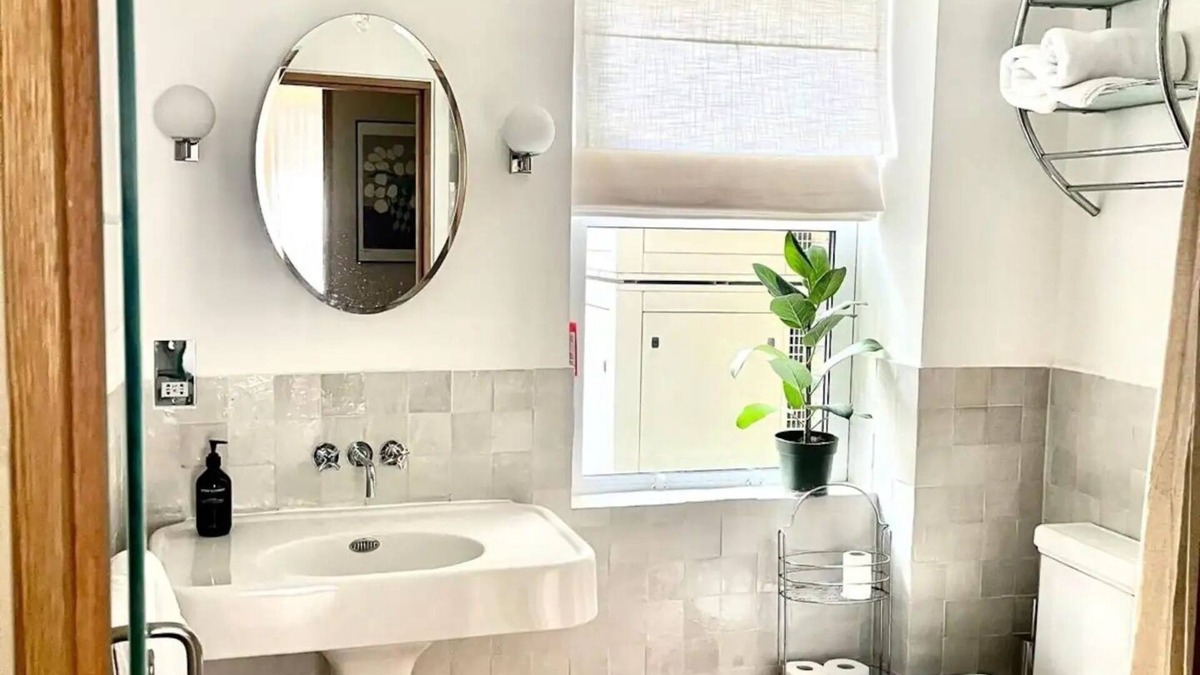 Farringdon Condo | Midcentury apartment in the heart of London