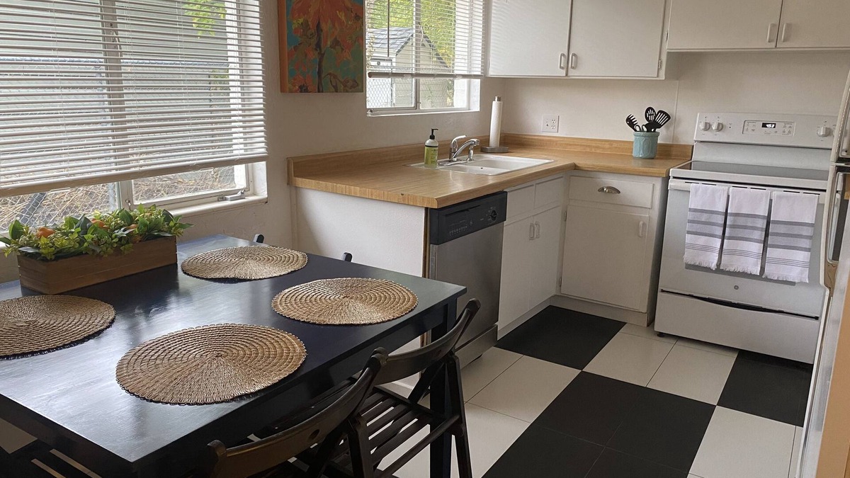 Bountiful House | MidCentury Duplex in Quaint Main Street Bountiful Area