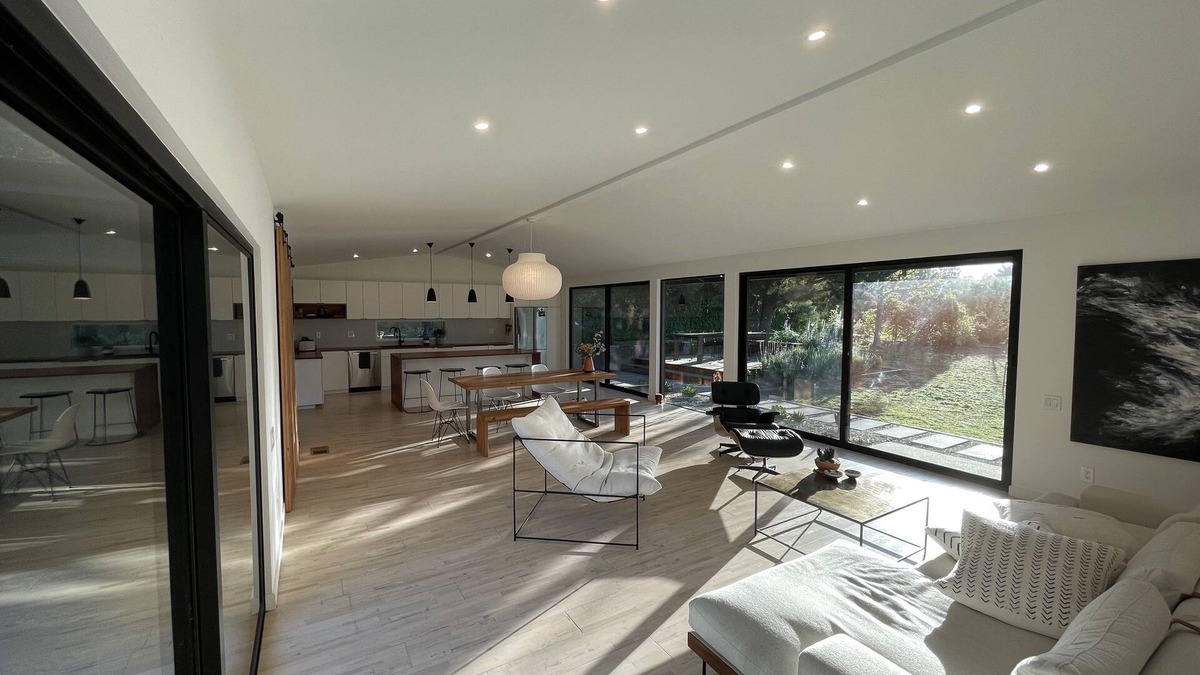La Canada Flintridge House | Midcentury Modern Gem with panoramic mountain and ocean views