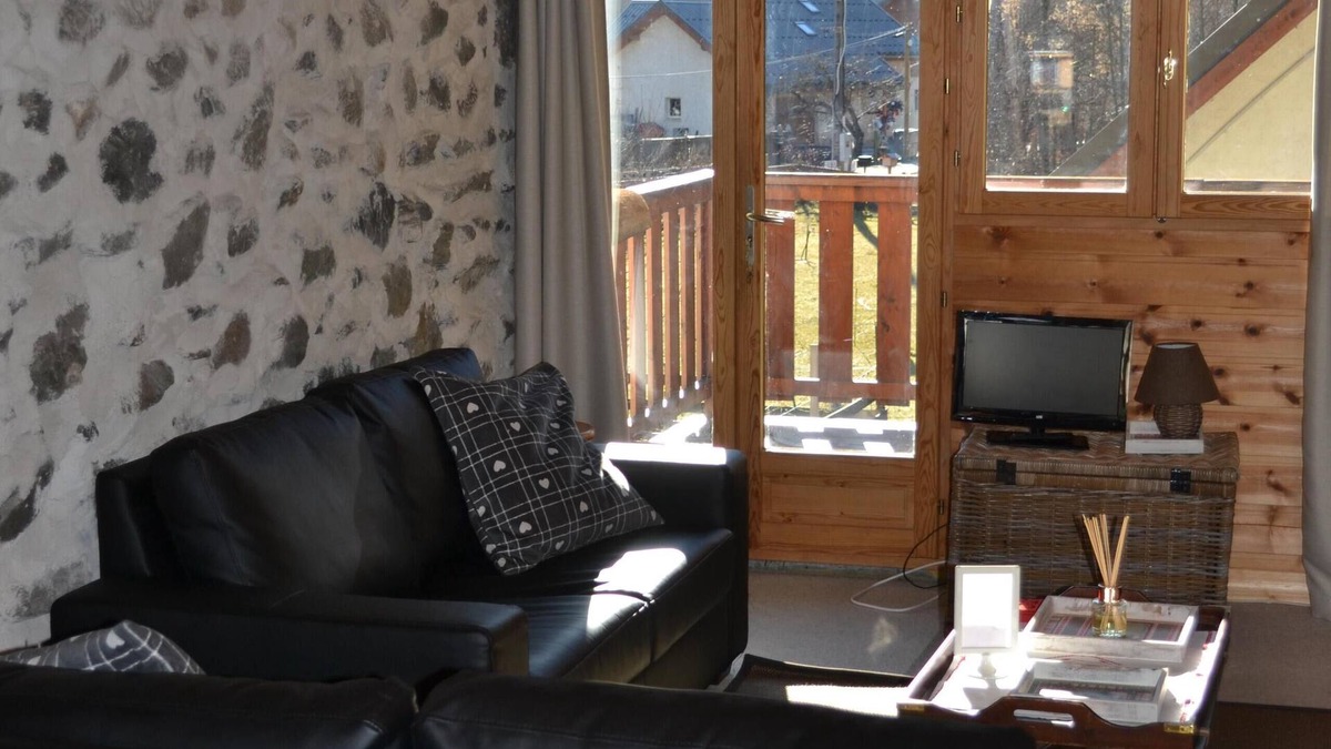 Le Bourg-d'Oisans House | Middle Barn A cosy two bedroomed gite at Ferme Noemie in Bourg d'Oisans.