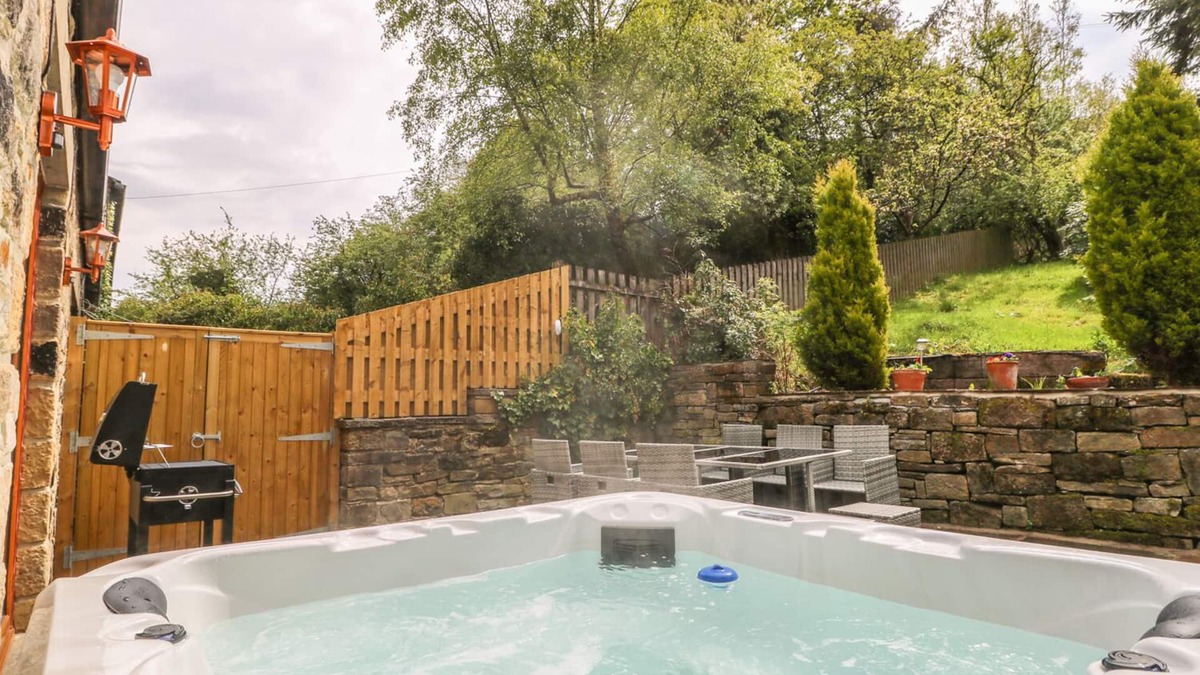 Haworth House | MIDDLE BARN, family friendly, character holiday cottage in Haworth