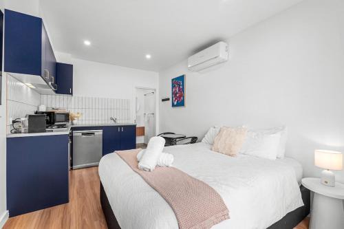 Geelong Apartment | Middle Of Town With Parking!