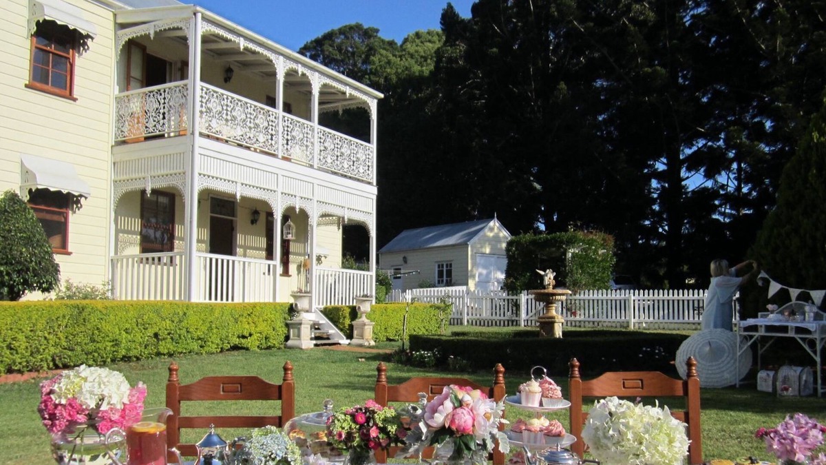 Witta House | Middleton House Maleny. Picture perfect country house for small gatherings.