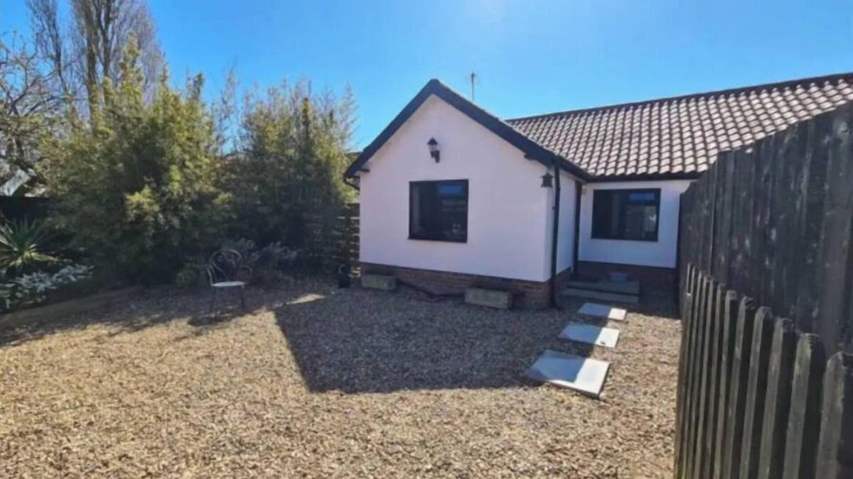 Harleston Cottage | Middletree ideal modern cottage pet friendly