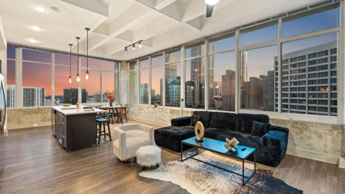 Peachtree Center Apartment | Midnight Magnolia Loft | 1503