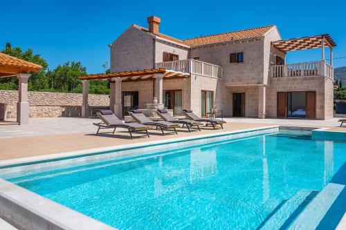 Cilipi Villa | Midnight Serenity