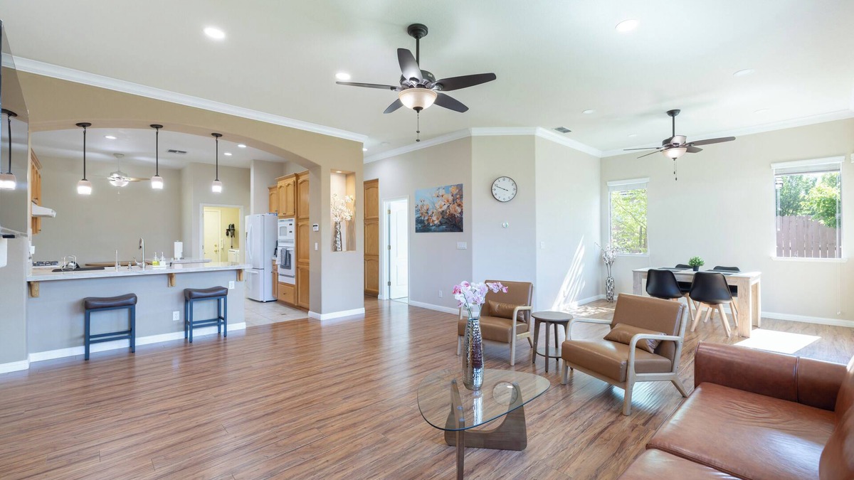 Folsom House | Midterm Rental 30 days Cozy 3BR House Family Friendly Lovely Backyard Fast WiFi
