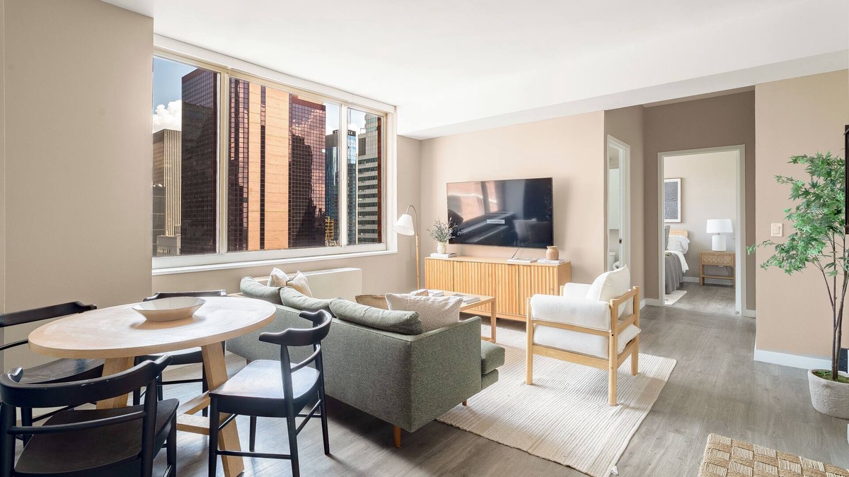 Midtown West Apartment | Midtown Manhattan apartment with 2BR 2BTH steps to Times Square