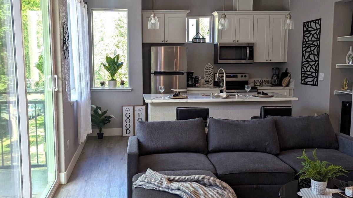 Central Sacramento Apartment | Midtown Midrise- Sapphire-In the heart of Sacramento