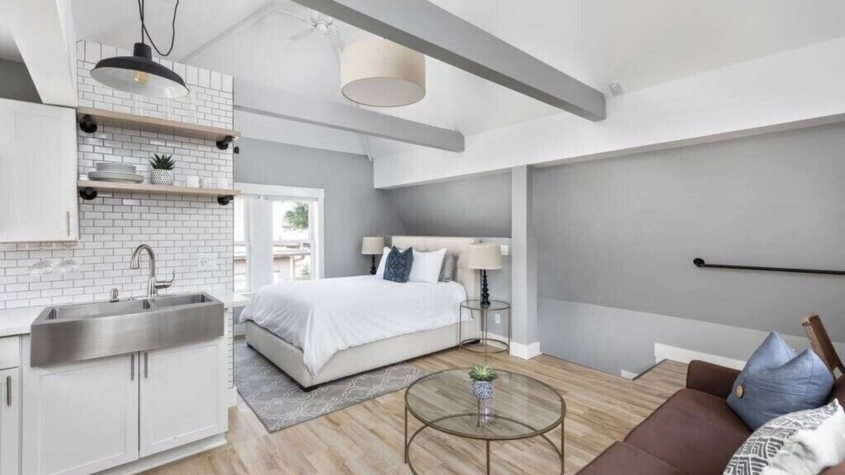 Mapleton/Fall Creek House | Midtown Modern Carriage Home by Major Attractions