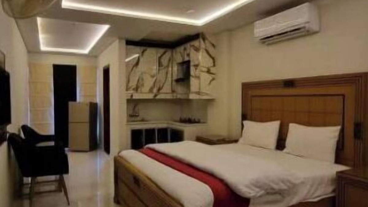 Bahria Town Apartment | MIDWAY HOTEL & RESIDENCY - 1BR Deluxe Apartment Unit B