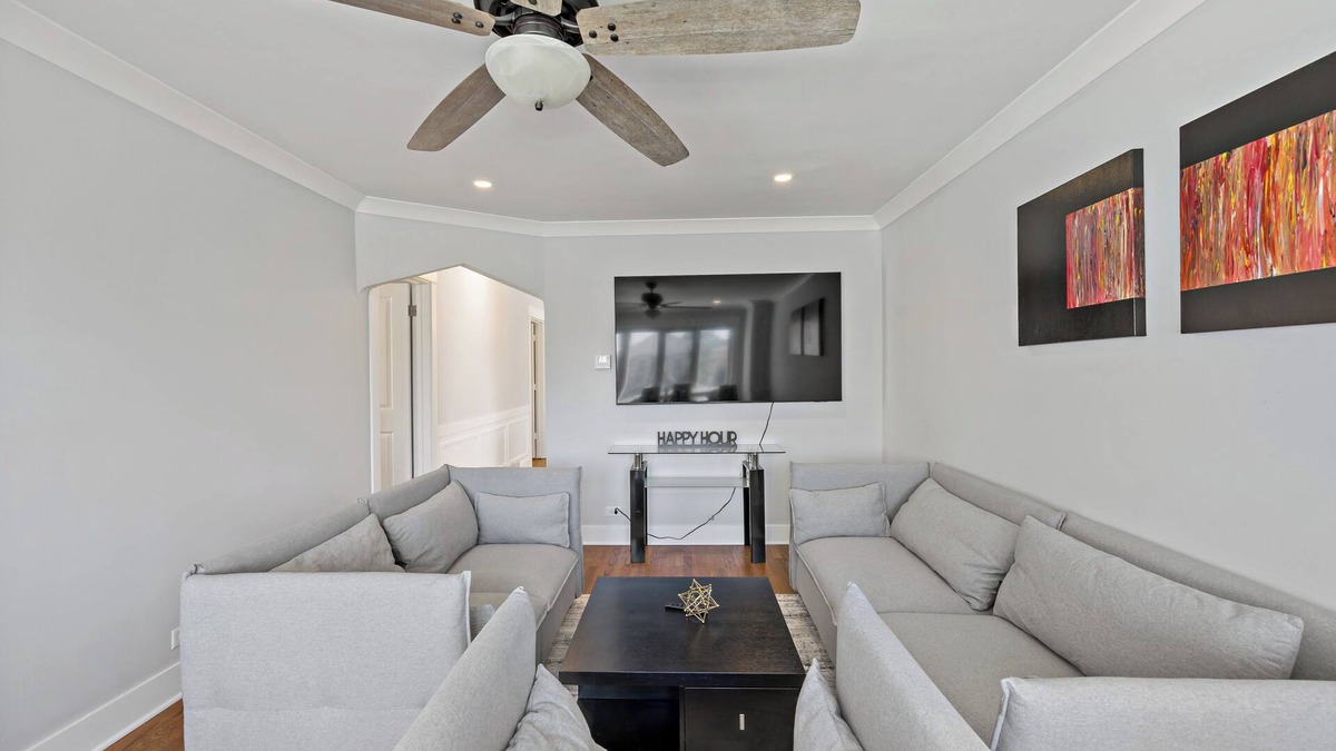 Garfield Ridge House | Midway Paradise with Kids Room