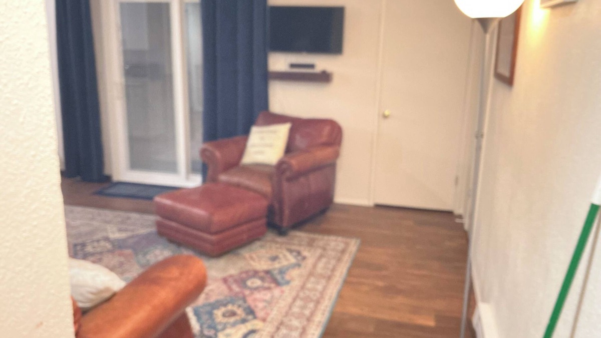Kent Apartment | Midway to just about anything you want to see or do!