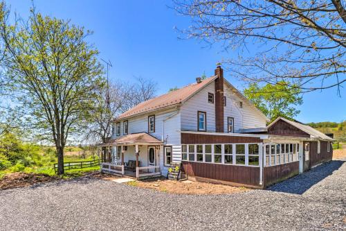 Mifflinburg House | Mifflinburg Farmhouse with Deck Family Friendly!