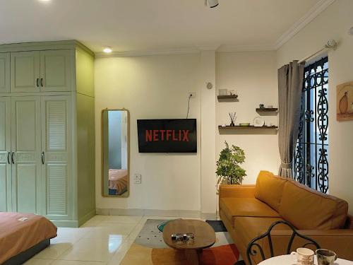 Hanoi Backpacker Quarter Apartment | Migo Housing - Hanoi Beer Street - Lift and Spacious - Ensuite Kitchen - Ensuite Bathroom