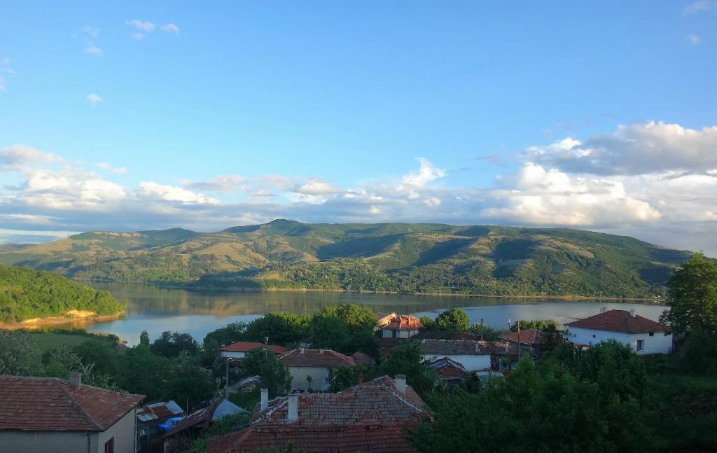Kardzali House | Mihaela Lake Retreat