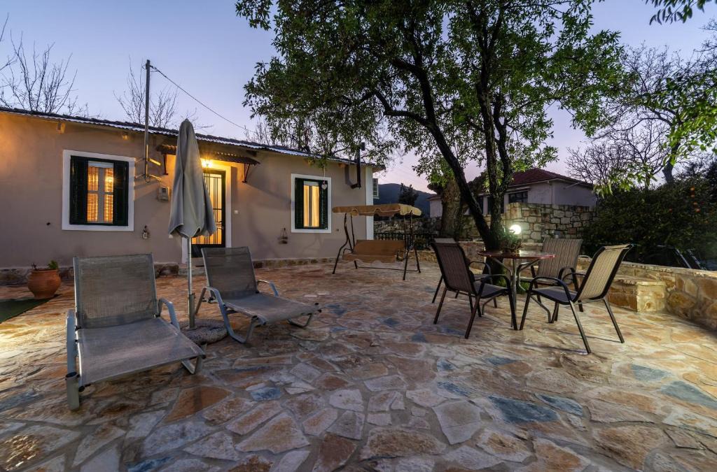 Fiolitis House | Mika's Valley View House