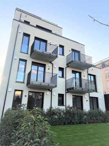 Moosach House | Mikes Apartments Munich