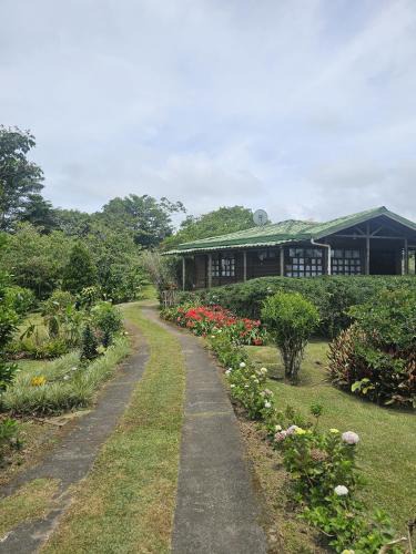 Santa Cruz de Turrialba House | Mil Flores San Rafael Turrialba