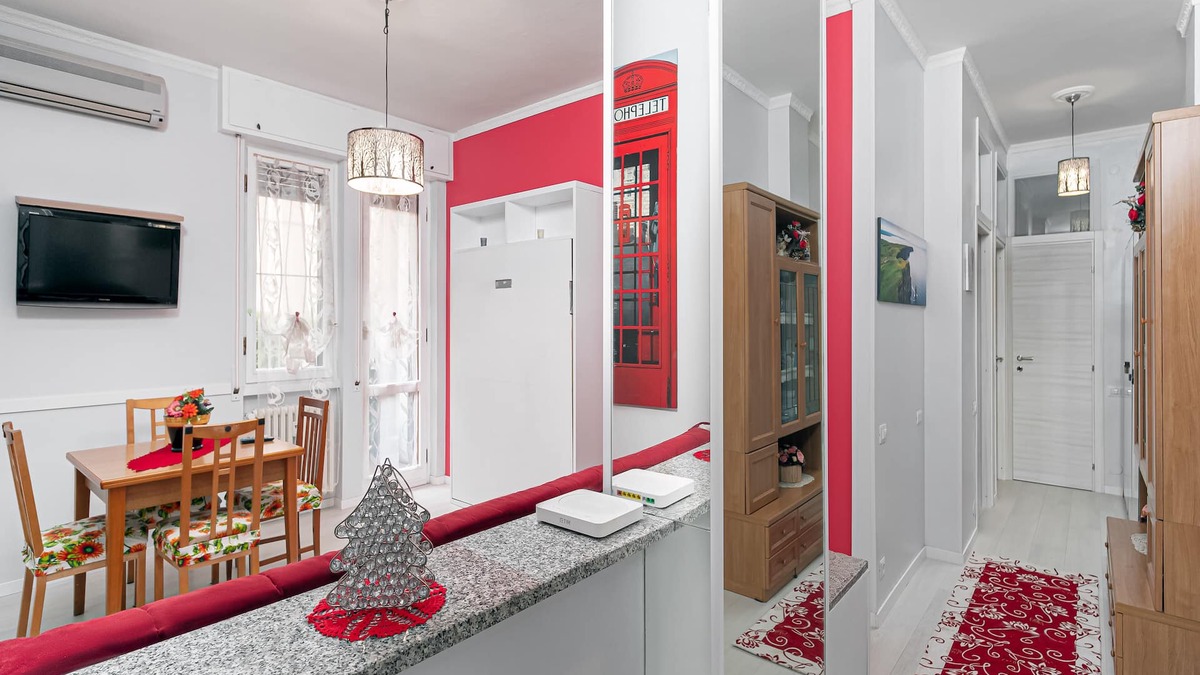 Villa San Giovanni Apartment | Milan: Easy flat in Milan next to the red line underground!