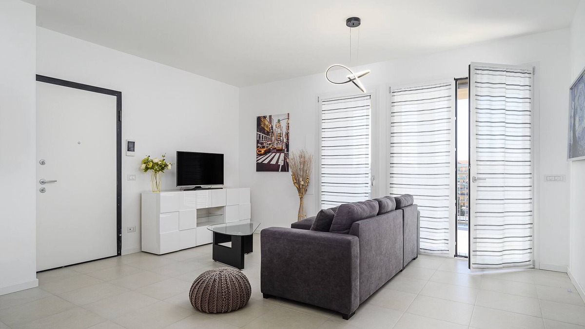 Crescenzago Apartment | Milan's sky: luxury and style on the sixth floor