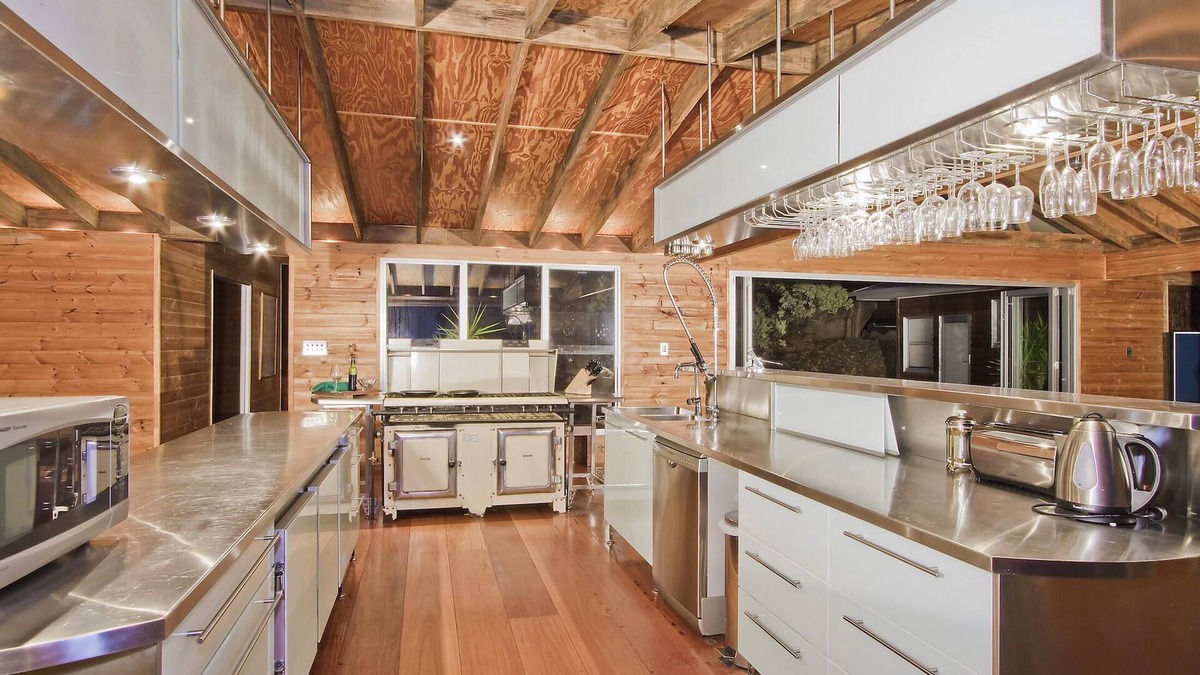 Milbrodale House | Milbrodale Lodge - Architecturally designed 4 bdrm mountainside house, great views and open fireplace