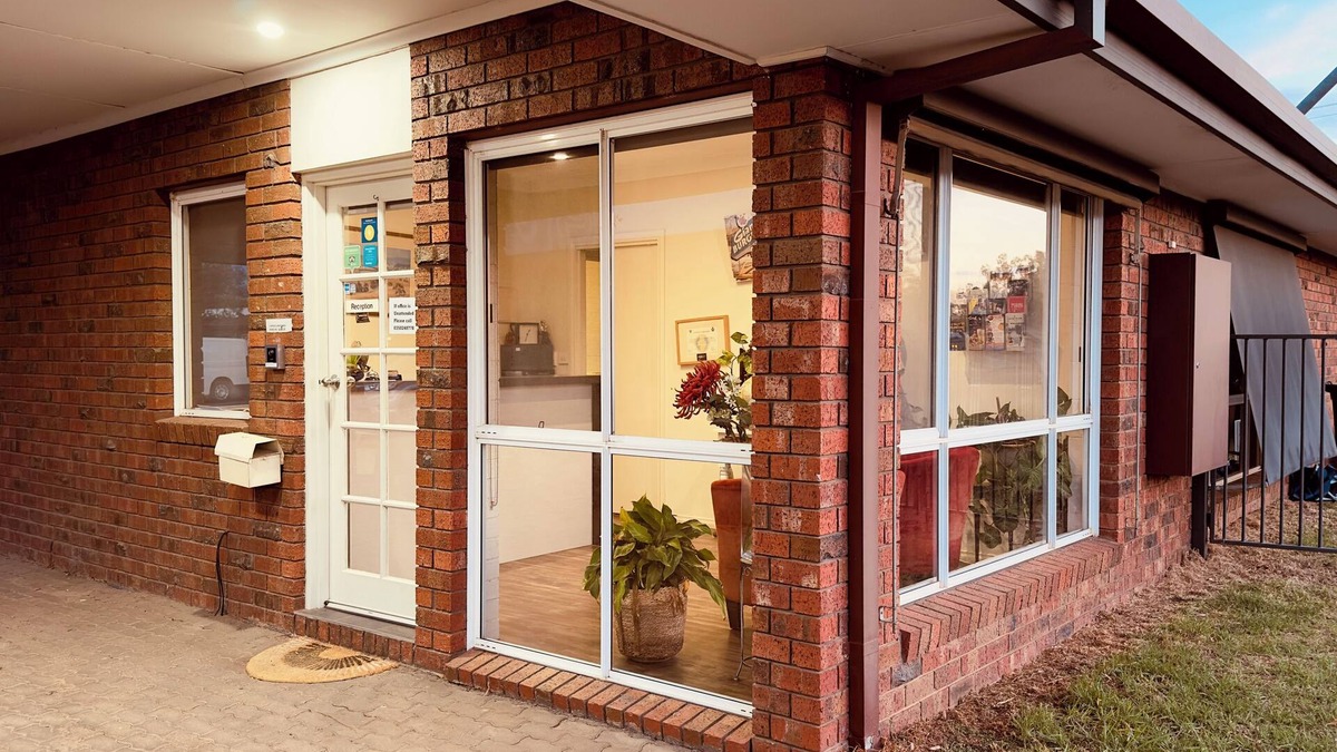 Gol Gol Hotel | Mildura Riverview Motel