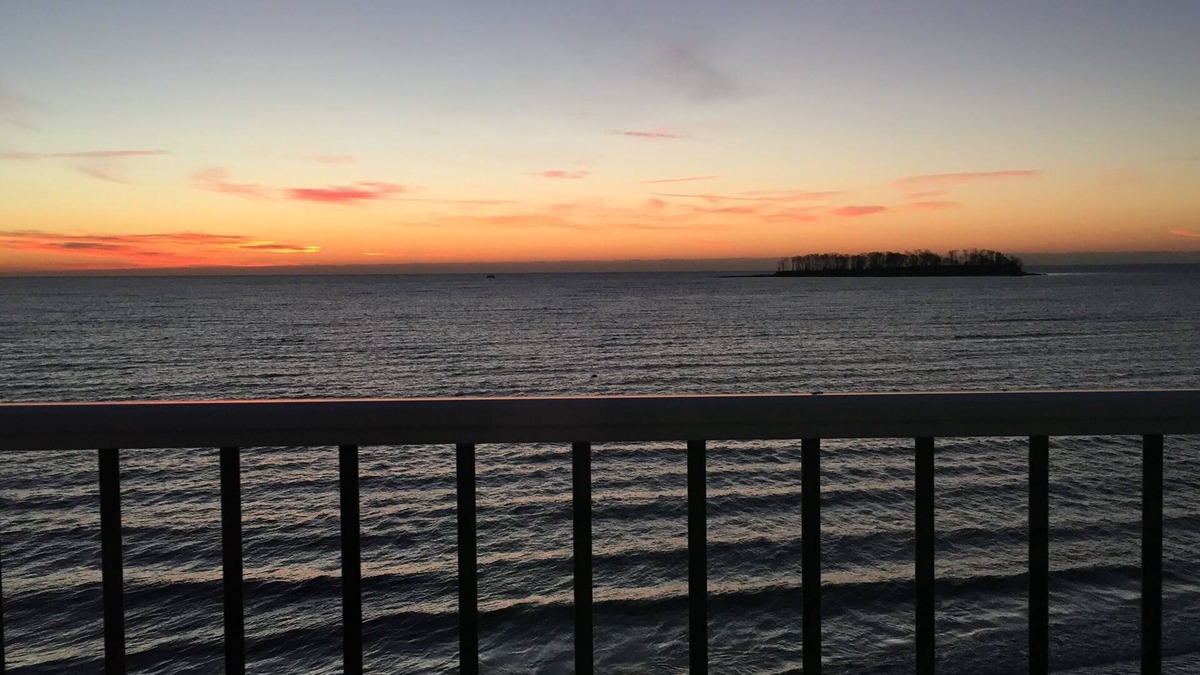 Devon House | Milford Beach House - Newer Construction!