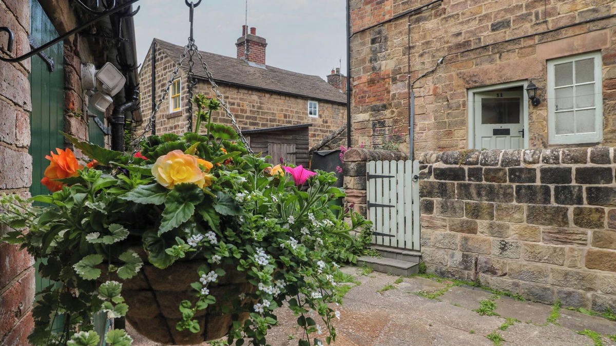 Milford Cottage | MILFORD COTTAGE, pet friendly, luxury holiday cottage in Duffield