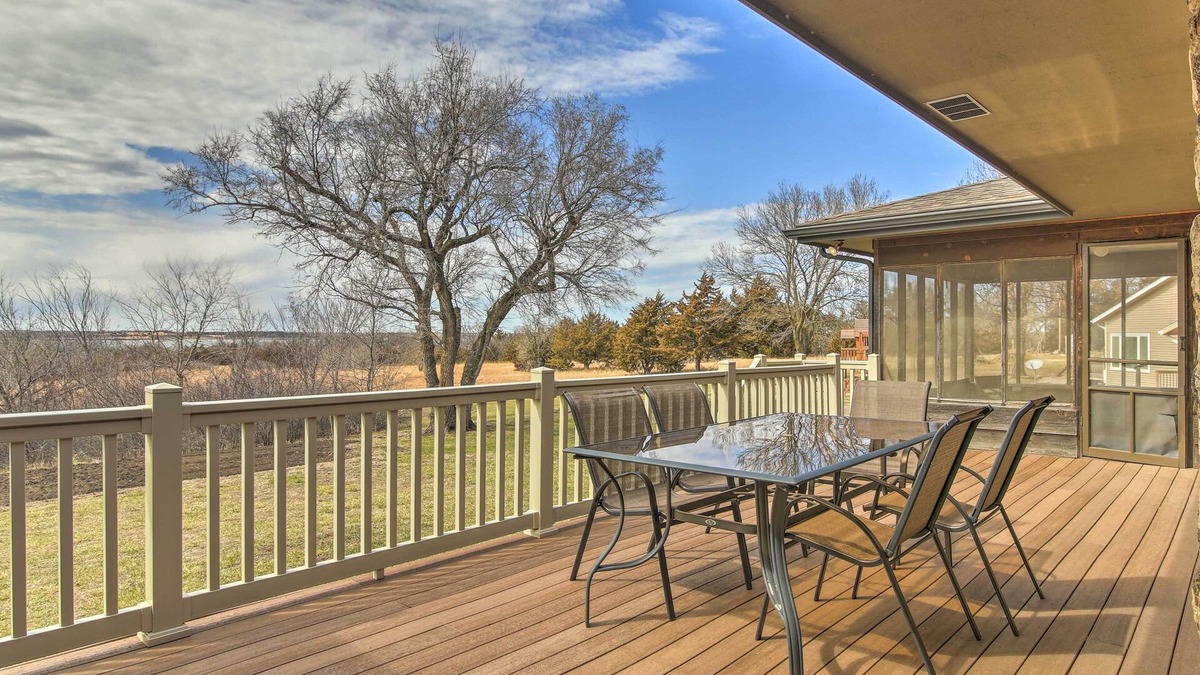 Milford House | Milford Lake Vacation Rental: Walk to Beach!