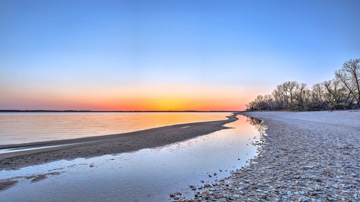 Milford Cottage | Milford Lake Vacation Rental: Walk to Beach!