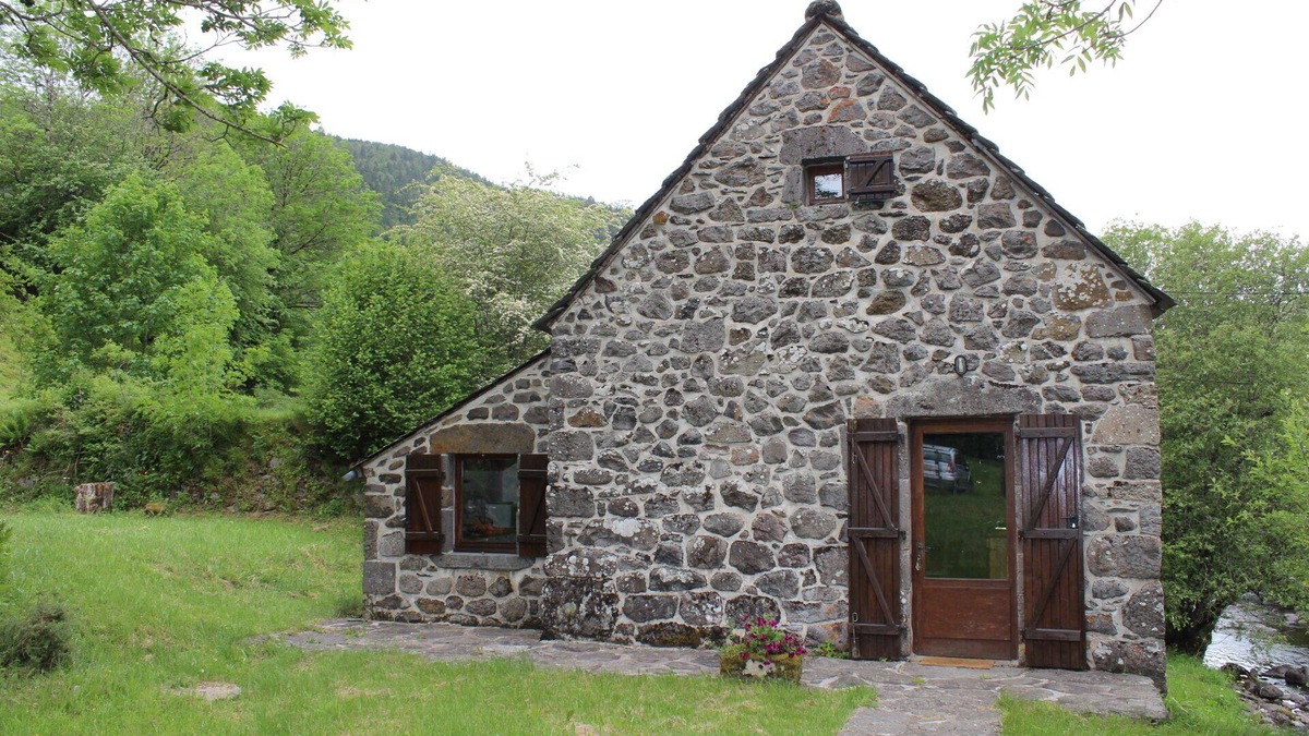 Le Falgoux House | Mill at the edge of the water