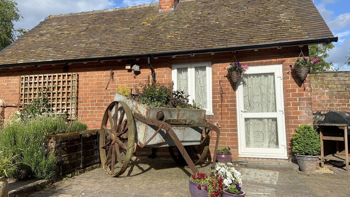 Cosford Cottage | MILL BANK COTTAGE, romantic, character holiday cottage in Pattingham