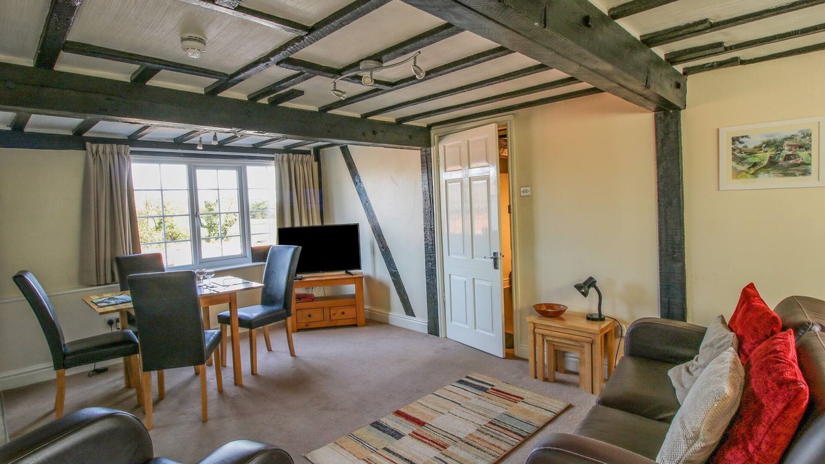 Nantwich Cottage | MILL END, pet friendly, with a garden in Wrenbury